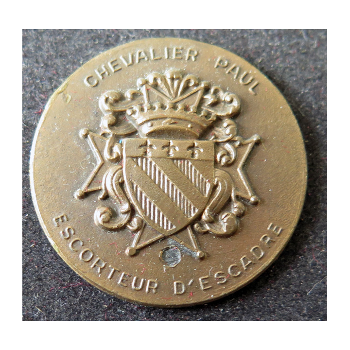 CHEVALIER PAUL : rondache bronzée de l'escorteur d'escadre Chevalier Paul sans attache
