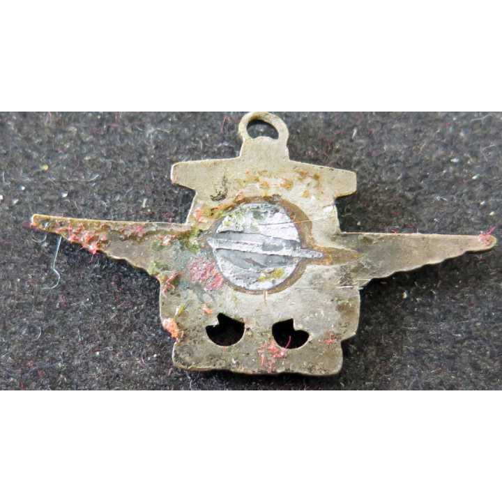 P.A ARROMANCHES : pin's métallique du Porte Avions Arromanches sans attache