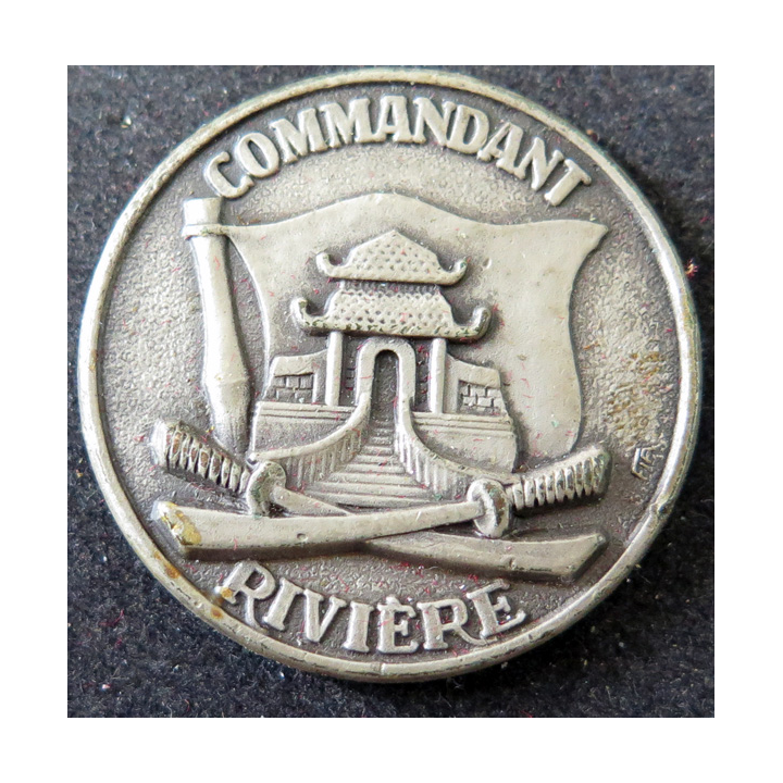 COMMANDANT RIVIERE : rondache argentée de l'Aviso escorteur Commandant Rivière sans attache