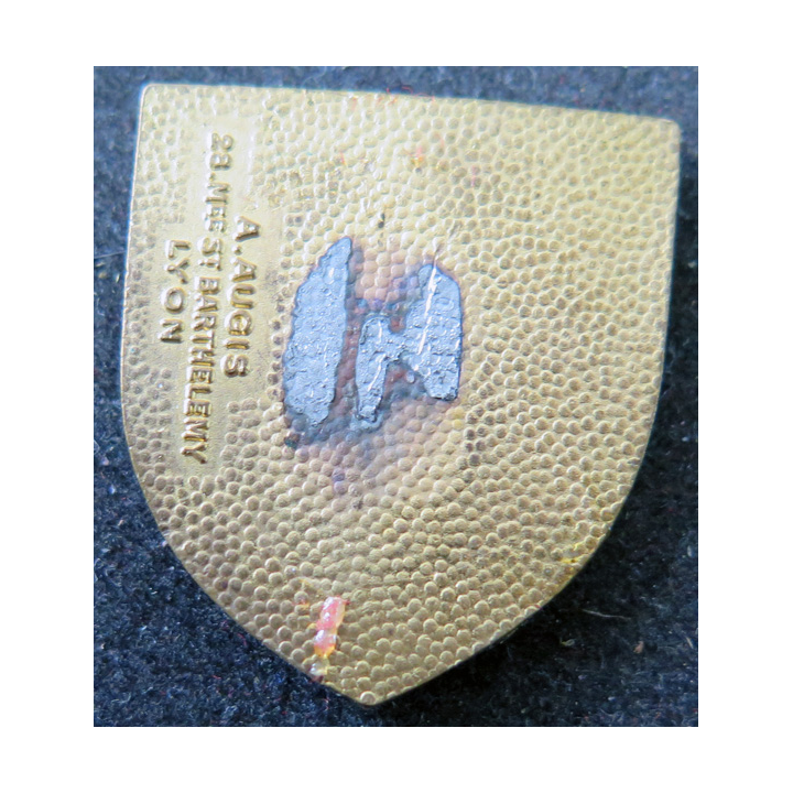 LA MOQUEUSE : insigne émaillé bleu de l'aviso dragueur La Moqueuse Augis sans attache