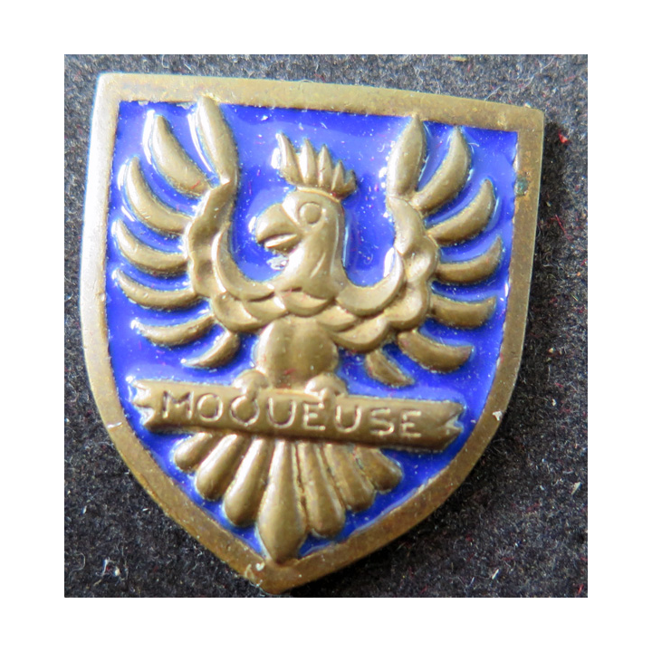 LA MOQUEUSE : insigne émaillé bleu de l'aviso dragueur La Moqueuse Augis sans attache