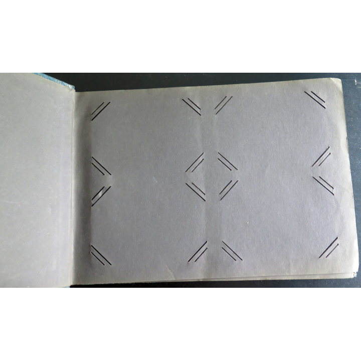 Album en cuir pour 480 cartes postales dimensions 38 x 26 x 2 cm (60 pages)