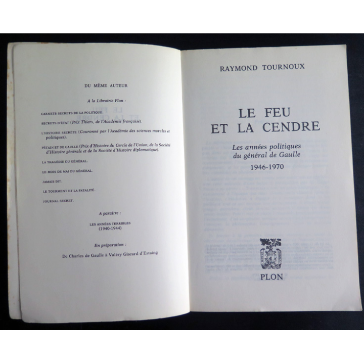 Le Feu et la Cendre de Raymond Tournoux sur les années politiques du général De Gaulle 1946-1970 Plon 1979