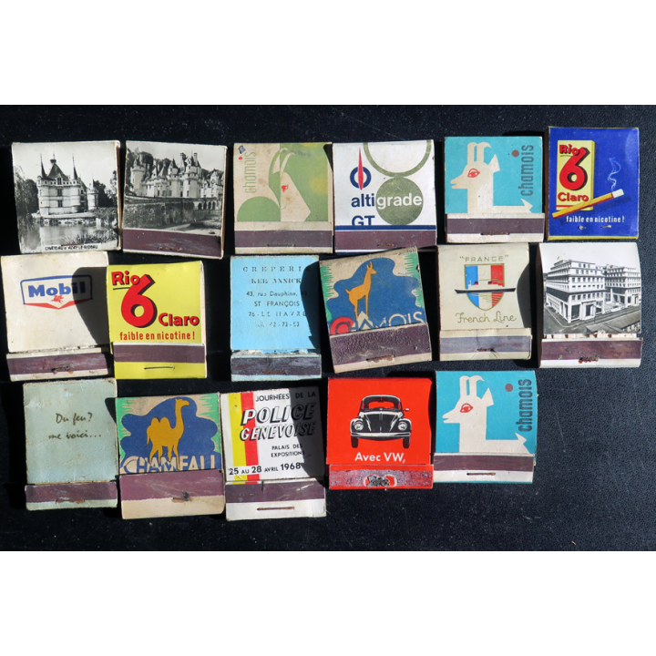 BOITE D'ALLUMETTES : Lot de 17 boites d'allumettes