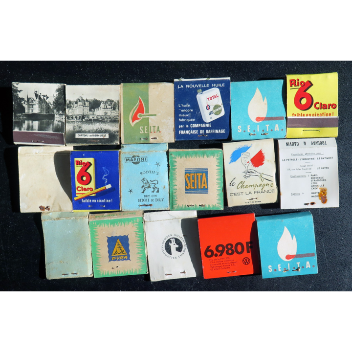 BOITE D'ALLUMETTES : Lot de 17 boites d'allumettes
