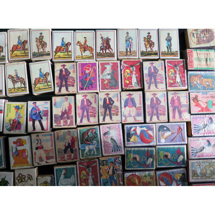 BOITE D'ALLUMETTES : Lot de 96 boites d'allumettes