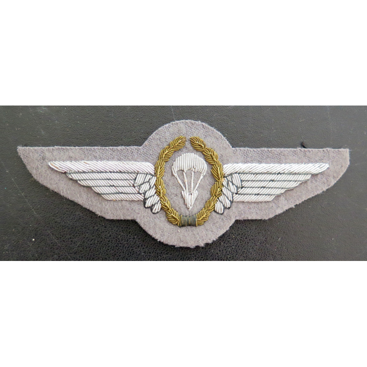 ALLEMAGNE : Brevet parachutiste allemand type "or" en cannetille superbe