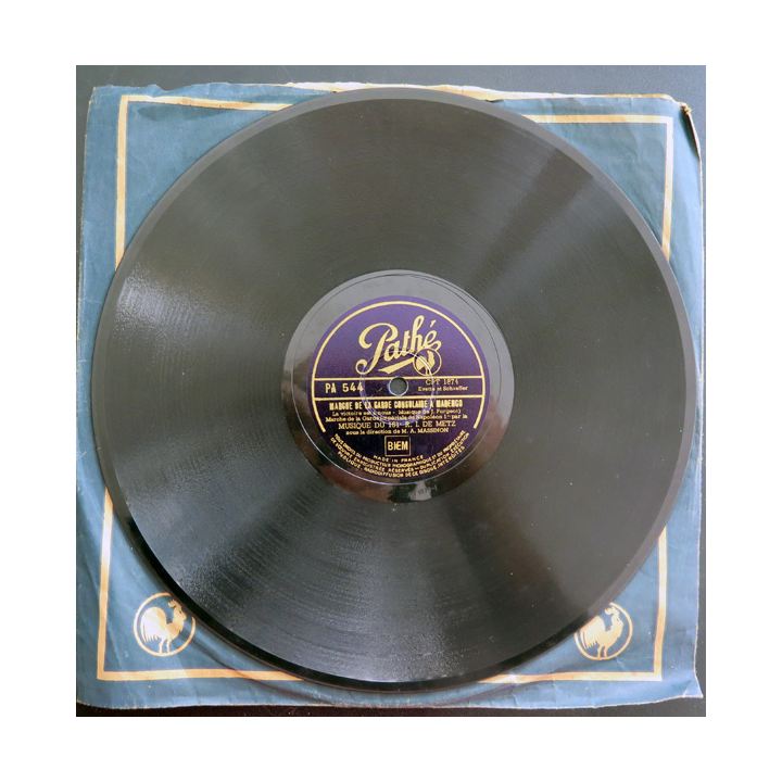 Disque 78 t petit format Honneur au quinze un et Marche de la Garde consulaire à Marengo par le 151° RI