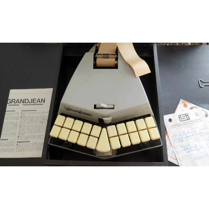 Machine Sténotype Grandjean dans sa valise