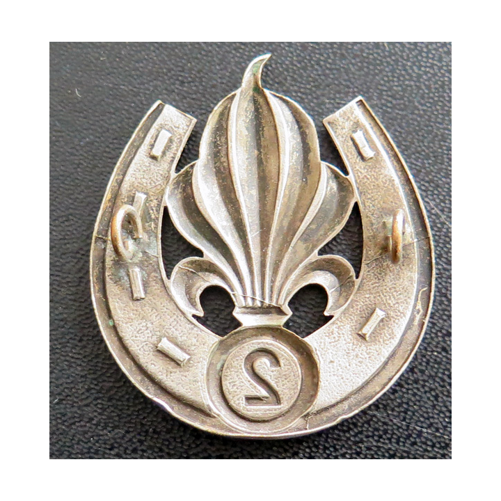 2° REI : insigne de béret du 2° régiment étranger d'infanterie de la légion étrangère en Algérie
