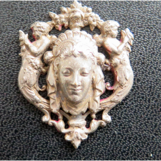 Broche ? tête de femme 3 x 3,5 cm sans attache