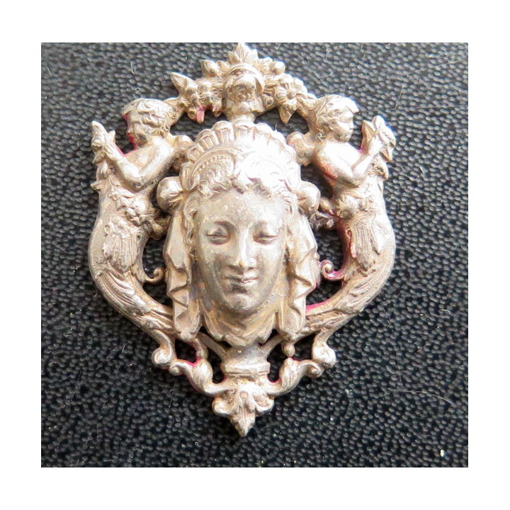 Broche ? tête de femme 3 x 3,5 cm sans attache