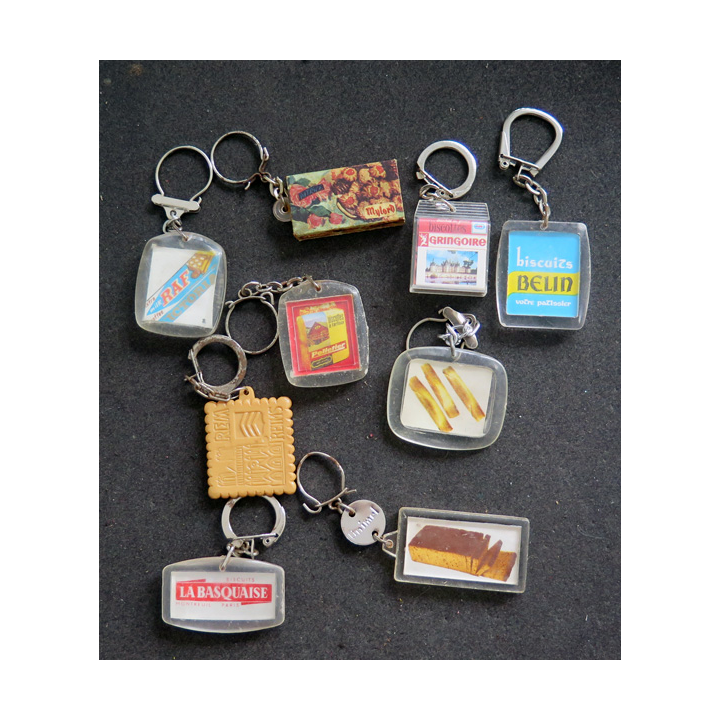 Porte clefs Vintage des années 1950-1960 :  9 Porte Clefs sur les biscuits