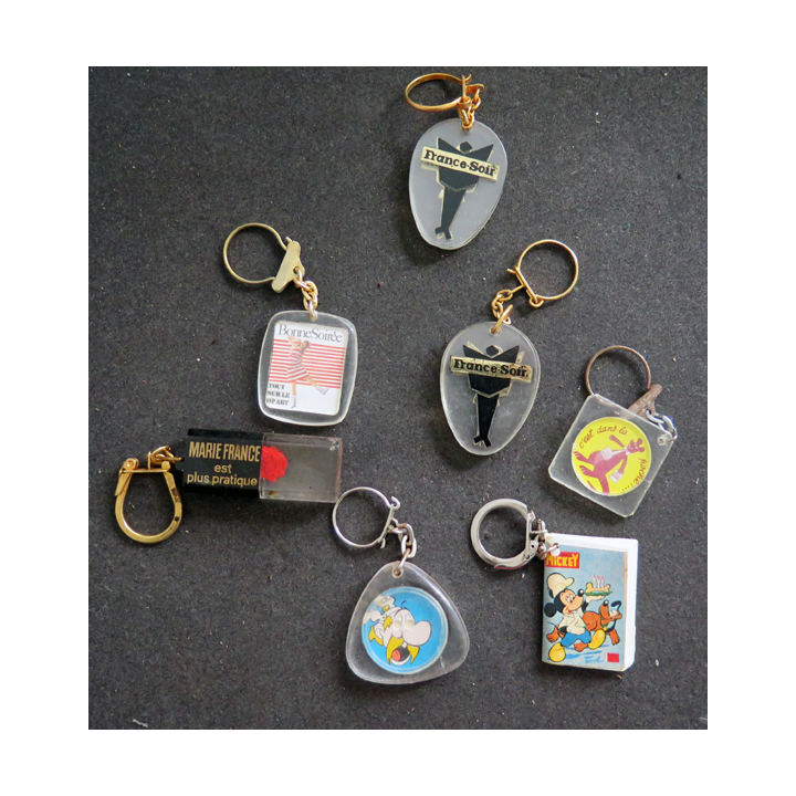 Porte clefs Vintage des années 1950-1960 :  7 Porte Clefs sur la Presse et magazines