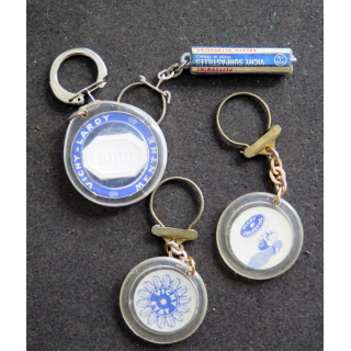 Porte clefs Vintage des années 1950-1960 :  4 Porte Clefs sur les pastilles Vichy