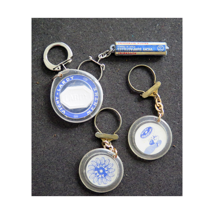 Porte clefs Vintage des années 1950-1960 :  4 Porte Clefs sur les pastilles Vichy