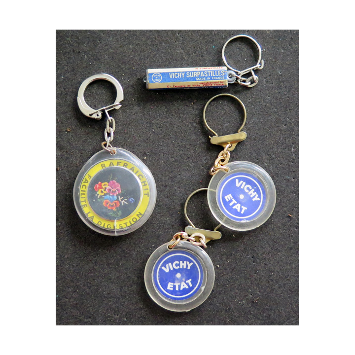 Porte clefs Vintage des années 1950-1960 :  4 Porte Clefs sur les pastilles Vichy