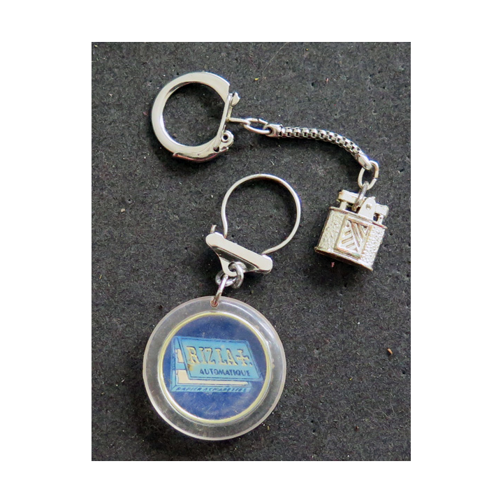 Porte clefs Vintage des années 1950-1960 :  2 Porte Clefs sur le papier à cigarette et 1 briquet