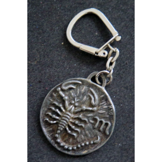 Porte clefs Vintage des années 1950-1960 :  Porte Clefs Scorpion 24 Octobre-22 Novembre
