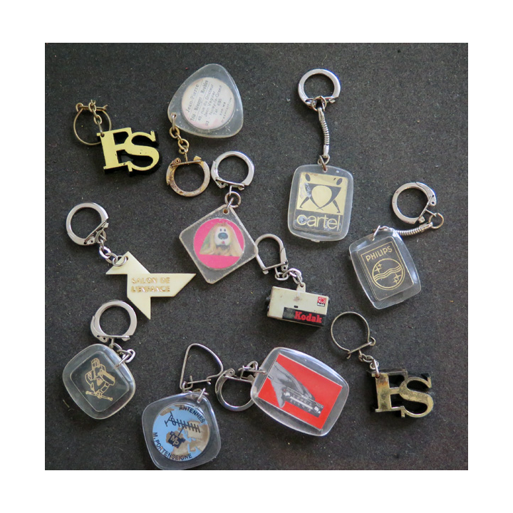 Porte clefs Vintage des années 1950-1960 :  11 Porte Clefs sur TV Radio Vidéo photo