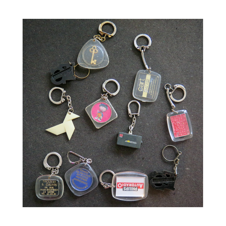 Porte clefs Vintage des années 1950-1960 :  11 Porte Clefs sur TV Radio Vidéo photo