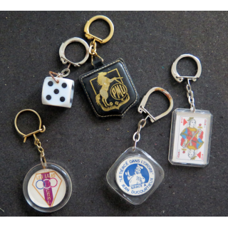 Porte clefs Vintage des années 1950-1960 :  5 Porte Clefs sur les jeux de société et jeux