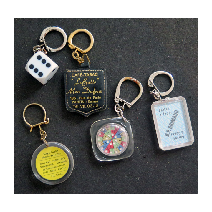 Porte clefs Vintage des années 1950-1960 :  5 Porte Clefs sur les jeux de société et jeux
