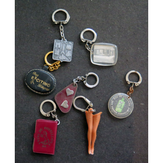 Porte clefs Vintage des années 1950-1960 :  7 Porte Clefs sur la mode, la lingerie fine et les parfums