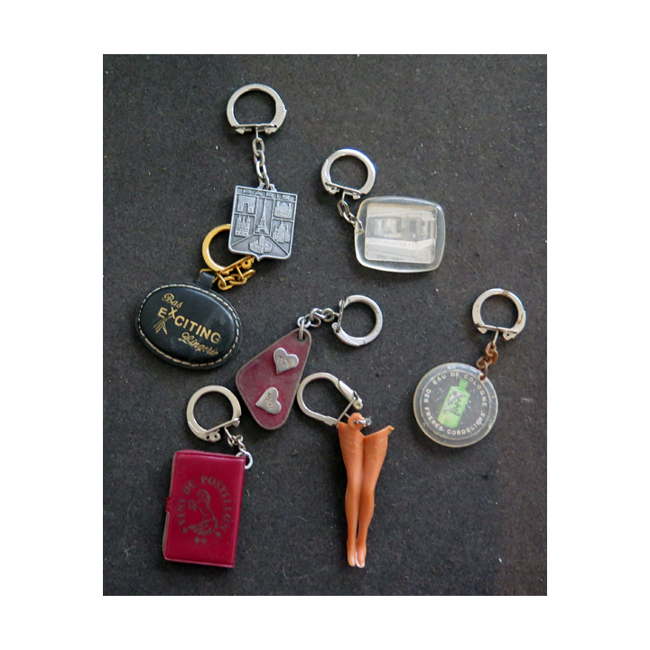Porte clefs Vintage des années 1950-1960 :  7 Porte Clefs sur la mode, la lingerie fine et les parfums