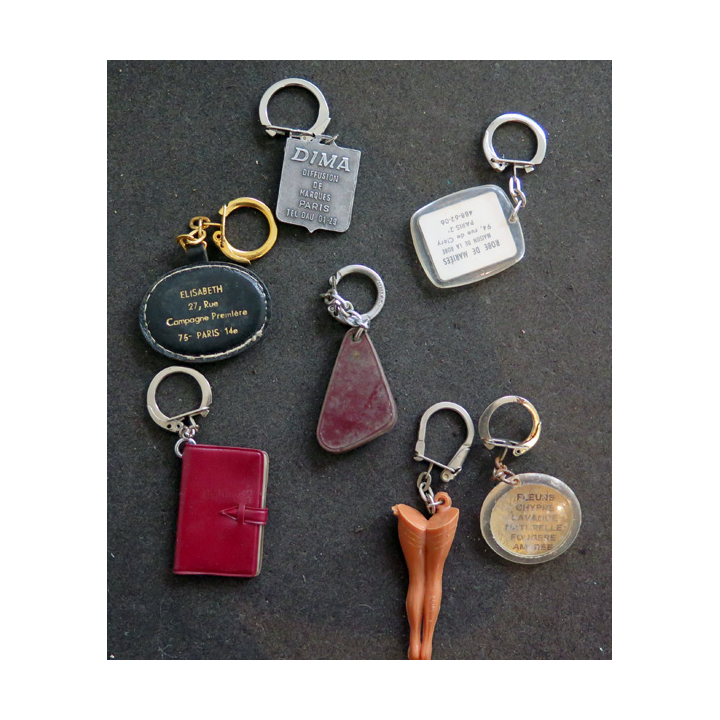 Porte clefs Vintage des années 1950-1960 :  7 Porte Clefs sur la mode, la lingerie fine et les parfums