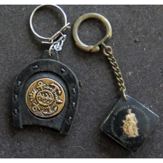Porte clefs Vintage des années 1950-1960 :  2 Porte Clefs sur la Marine