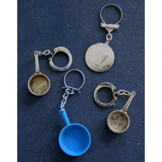 Porte clefs Vintage des années 1950-1960 :  4 Porte Clefs sur l'alimentation et casseroles