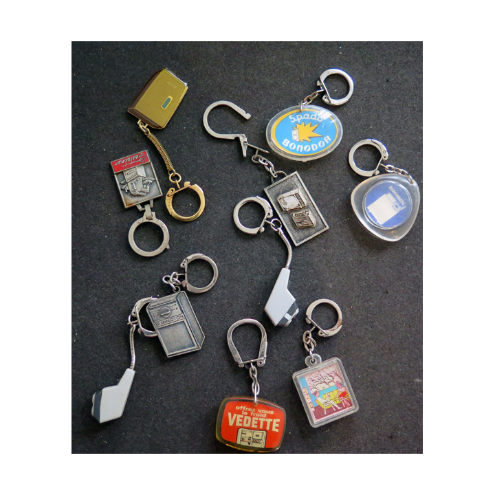 Porte clefs Vintage des années 1950-1960 :  10 Porte Clefs sur l'électro ménager