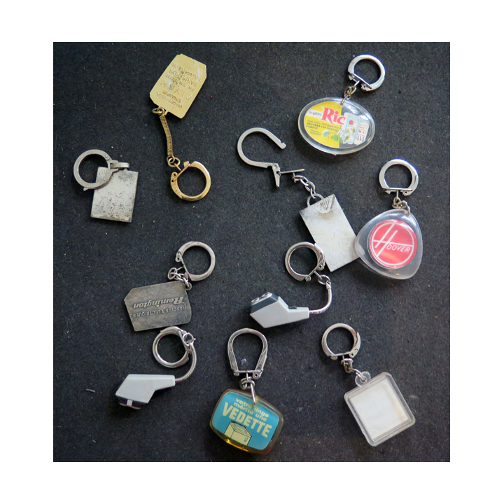 Porte clefs Vintage des années 1950-1960 :  10 Porte Clefs sur l'électro ménager