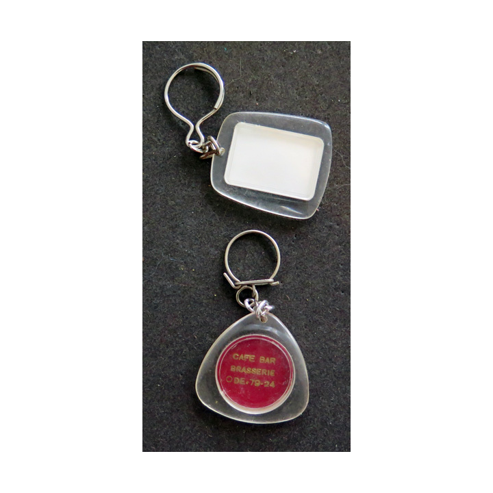 Porte clefs Vintage des années 1950-1960 :  2 Porte Clefs sur Cafés-bars