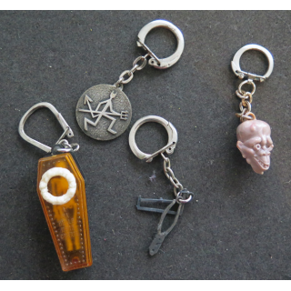 Porte clefs Vintage des années 1950-1960 :  4 Porte clefs sur la Mort et les cercueils