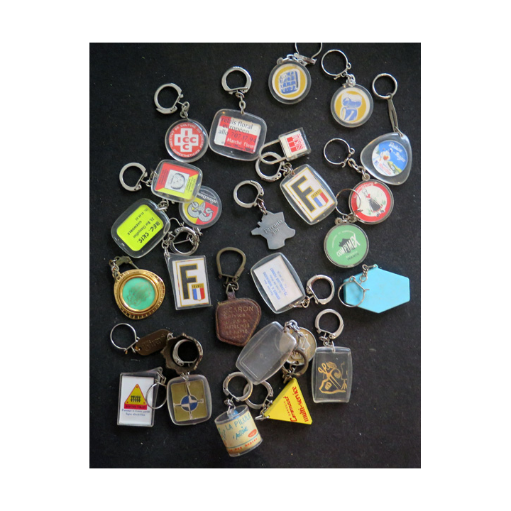 Porte clefs Vintage des années 1950-1960 :  25 Porte clefs divers
