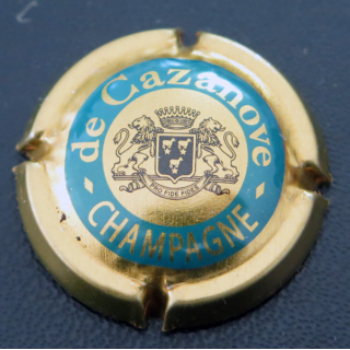 Capsule Muselet de bouteille de champagne De CAZANOVE n° 14 cercle et contour or foncé, C ouvert, dessin fin