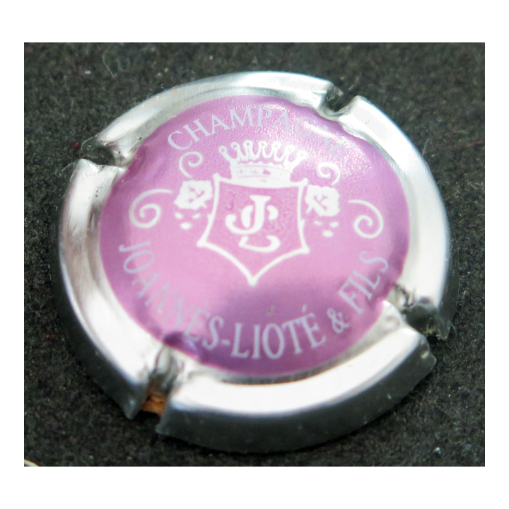 Capsule Muselet de bouteille de champagne JOANNES-LIOTÉ & Fils n° 4 mauve pâle, contour métal