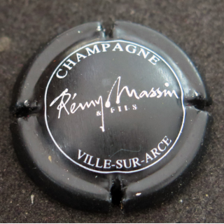 Capsule Muselet de bouteille de champagne MASSIN Rémy n° 17a Noir mat et blanc FILS droite