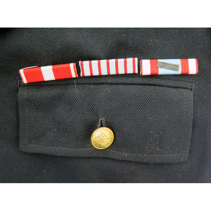 Tenue complète de sergent de la Base aérienne 140 Blida avec galons, insigne et décorations.