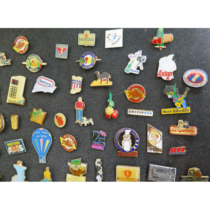 Lot de 110 Pin's (avec quelques doublons)
