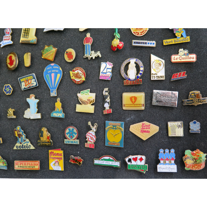 Lot de 110 Pin's (avec quelques doublons)