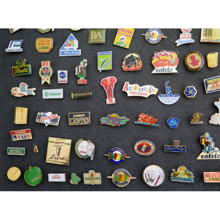 Lot de 110 Pin's (avec quelques doublons)