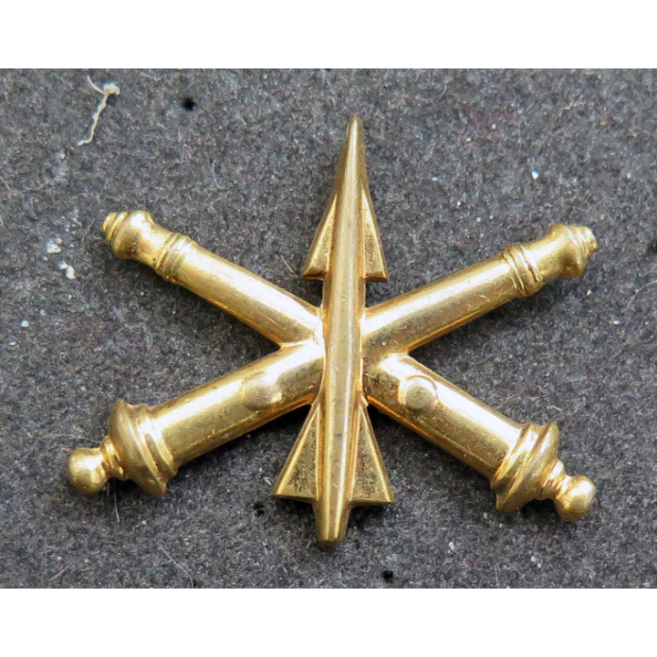 USA :  insigne de col d'officier d'Artillerie défense aérienne 1K doré