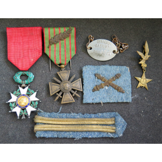 Ensemble du Lieutenant d'Artillerie Polaërt avec légion d'Honneur et Croix de guerre 1917.