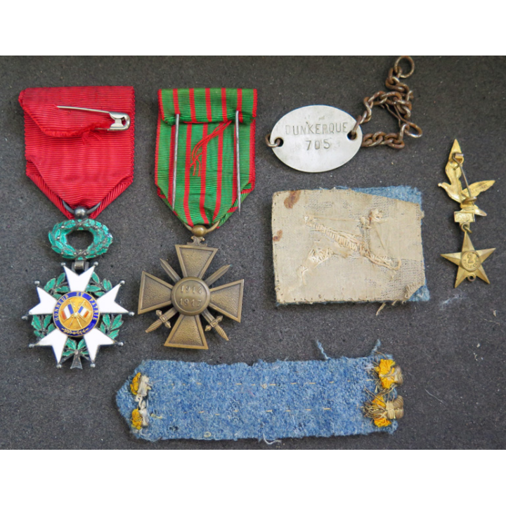 Ensemble du Lieutenant d'Artillerie Polaërt avec légion d'Honneur et Croix de guerre 1917.