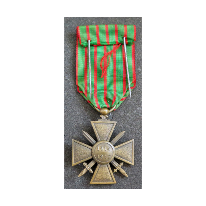 Ensemble du Lieutenant d'Artillerie Polaërt avec légion d'Honneur et Croix de guerre 1917.