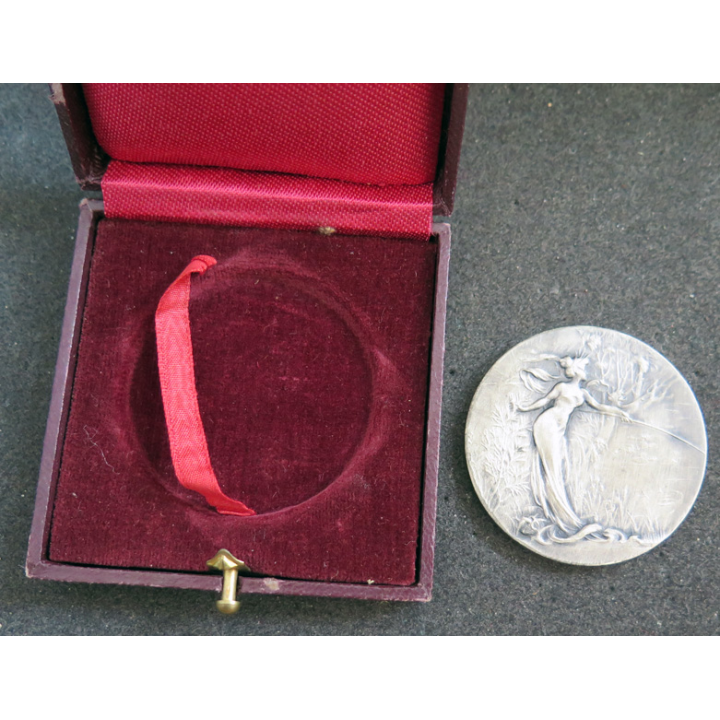 Médaille offerte par la Petite Gironde en bronze argenté dans son écrin diamètre 4,5 cm