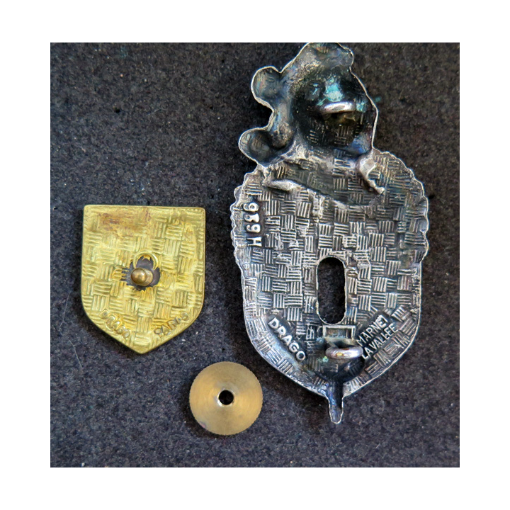 Centre administratif et technique plateau argenté Drago Marne la vallée H. 696 et écu guilloché Drago Paris